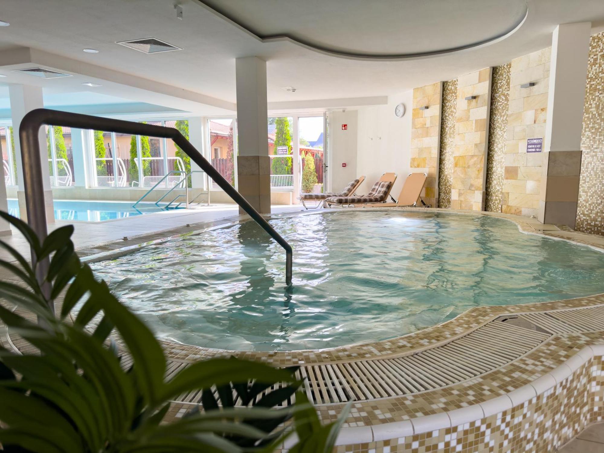 Hotel Aurora Miskolc Buitenkant foto