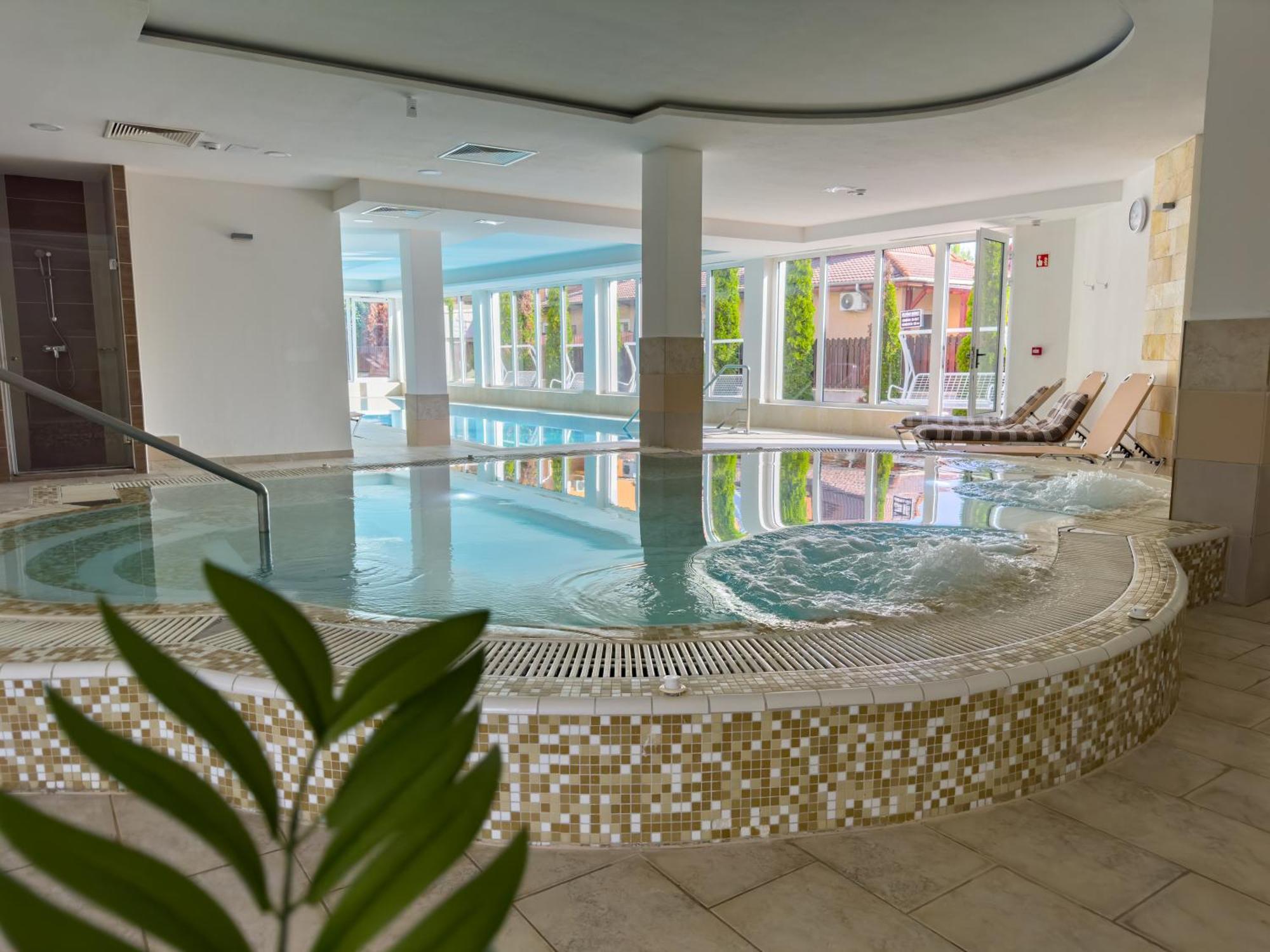 Hotel Aurora Miskolc Buitenkant foto