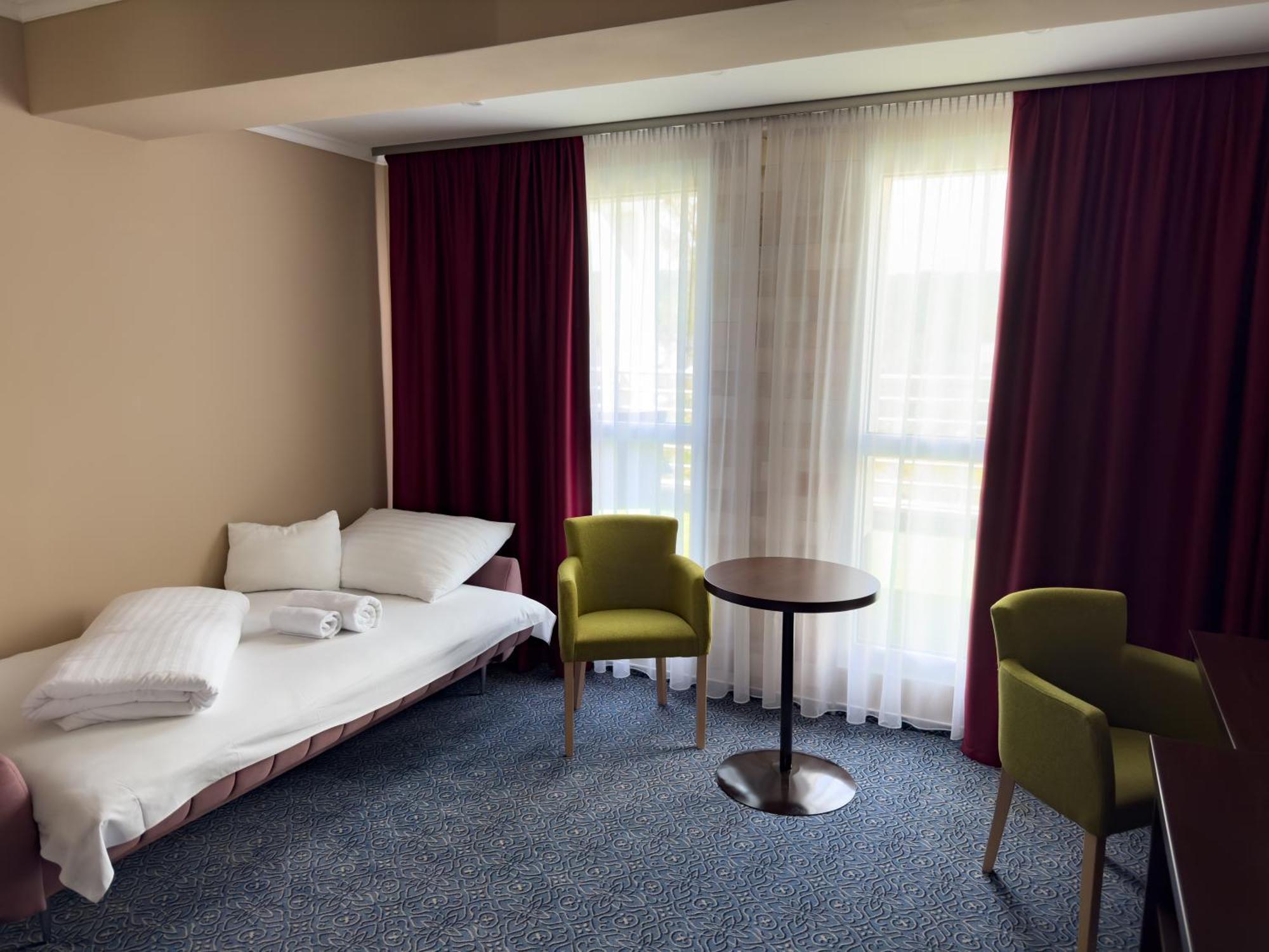 Hotel Aurora Miskolc Buitenkant foto