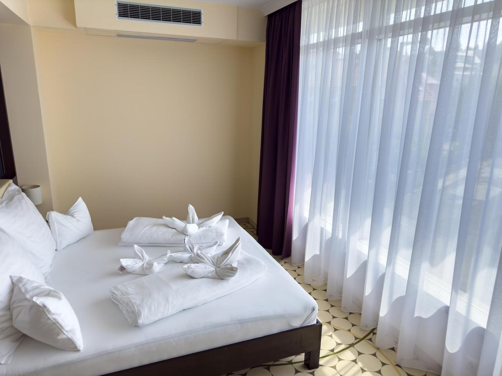 Hotel Aurora Miskolc Buitenkant foto
