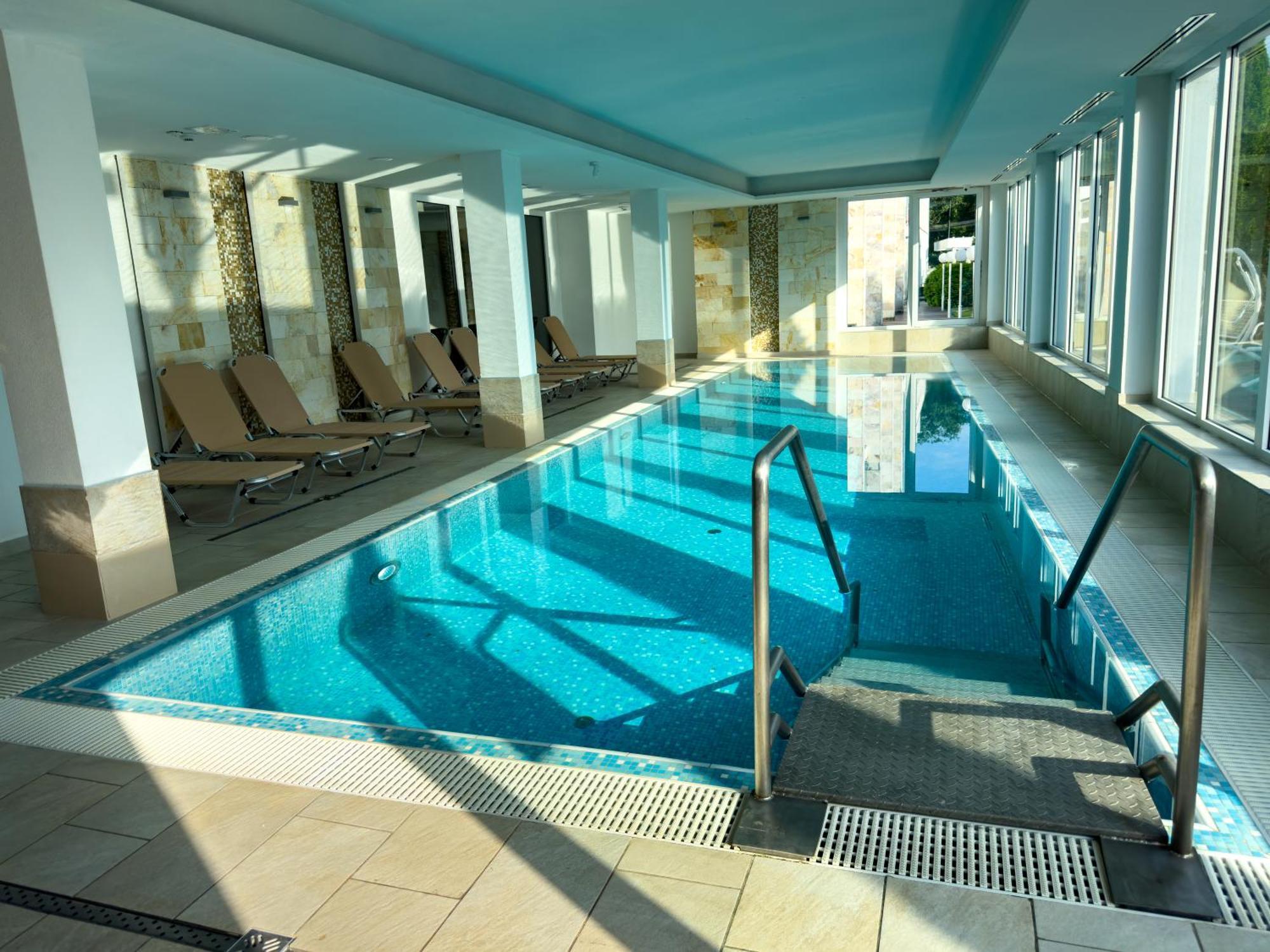 Hotel Aurora Miskolc Buitenkant foto