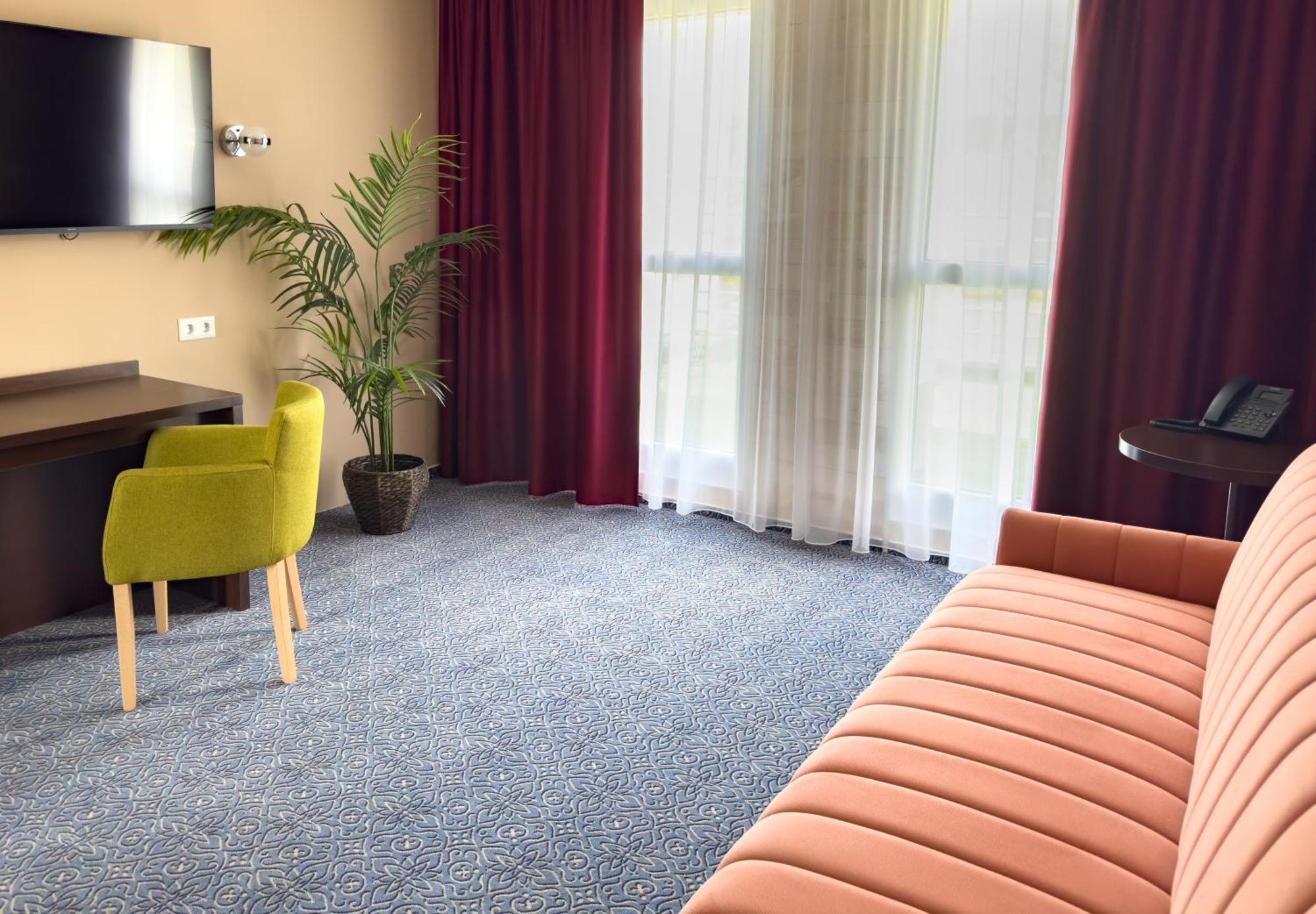 Hotel Aurora Miskolc Buitenkant foto