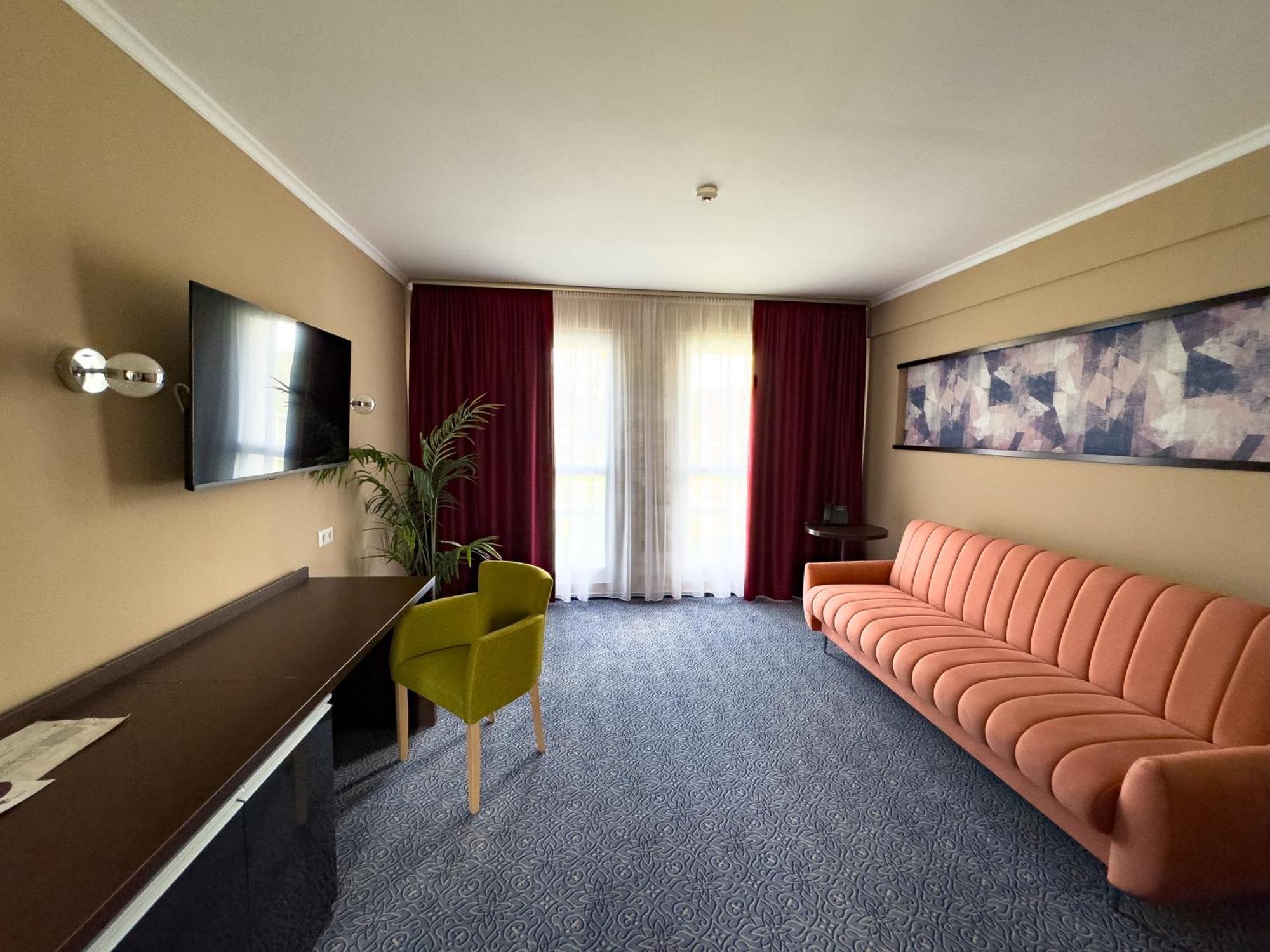 Hotel Aurora Miskolc Buitenkant foto