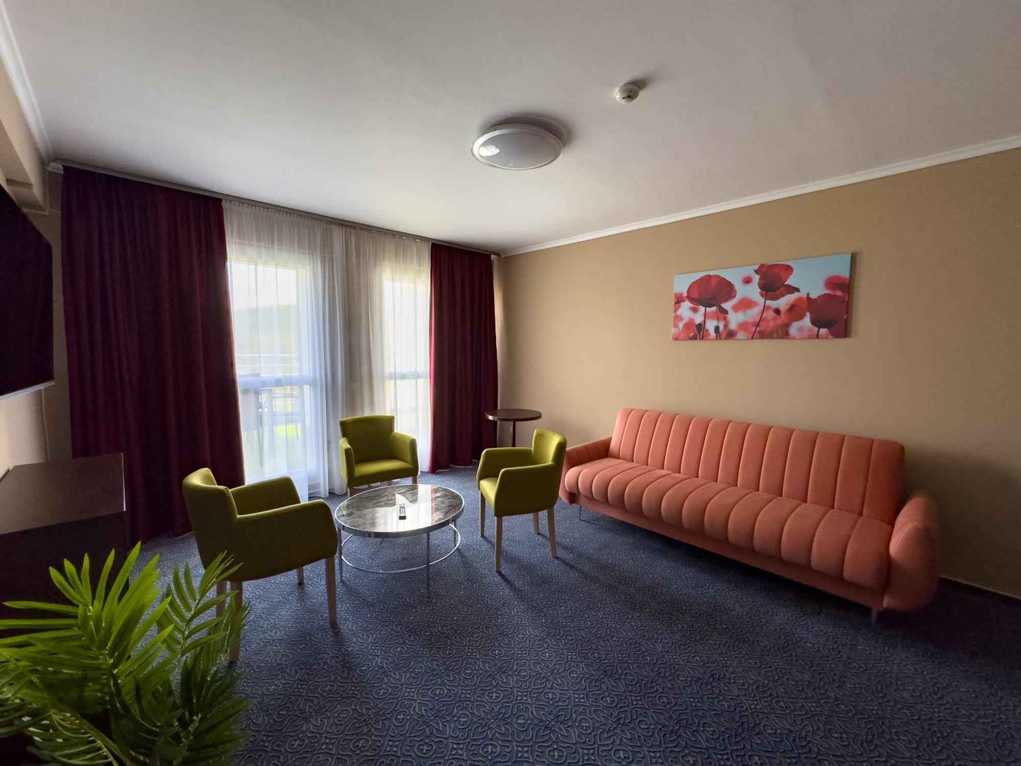 Hotel Aurora Miskolc Buitenkant foto