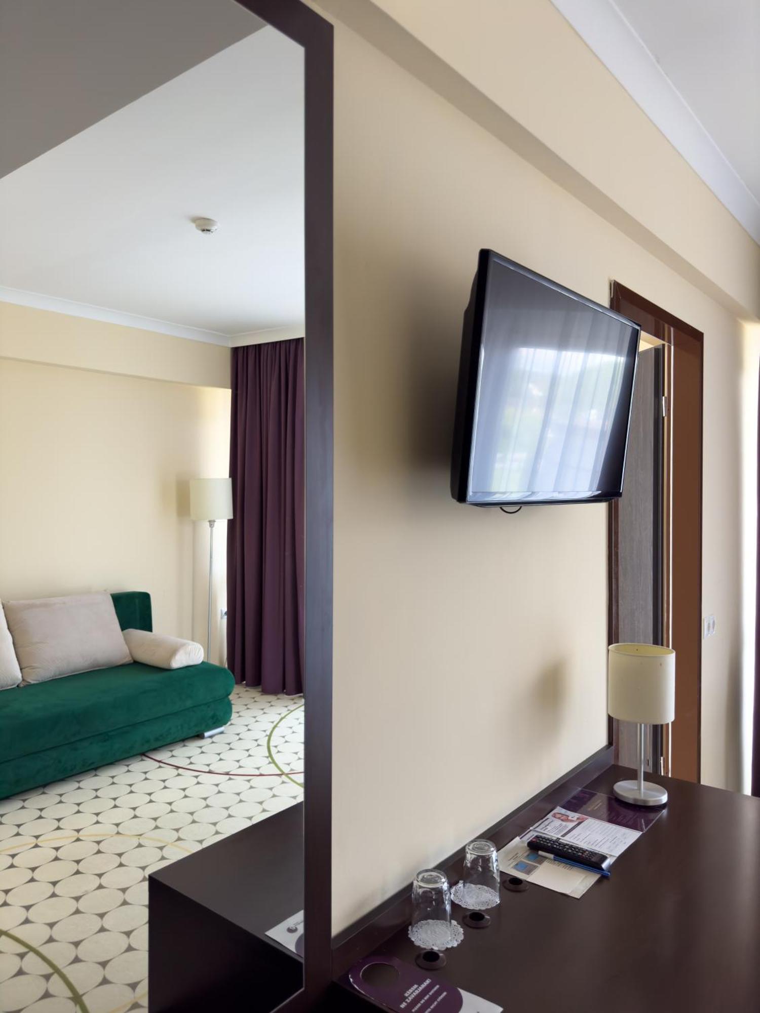 Hotel Aurora Miskolc Buitenkant foto