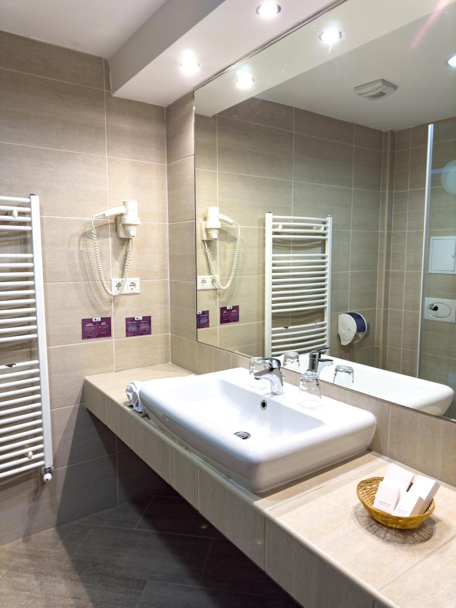 Hotel Aurora Miskolc Buitenkant foto