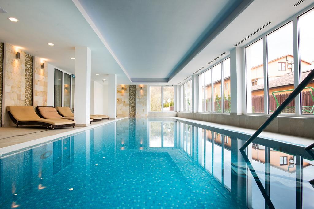Hotel Aurora Miskolc Buitenkant foto
